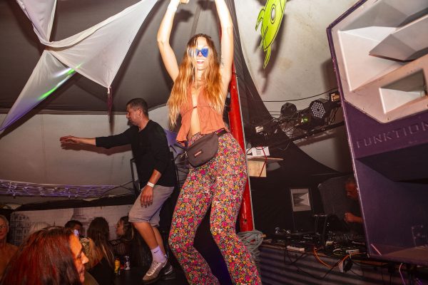 SpeakerDancers_3